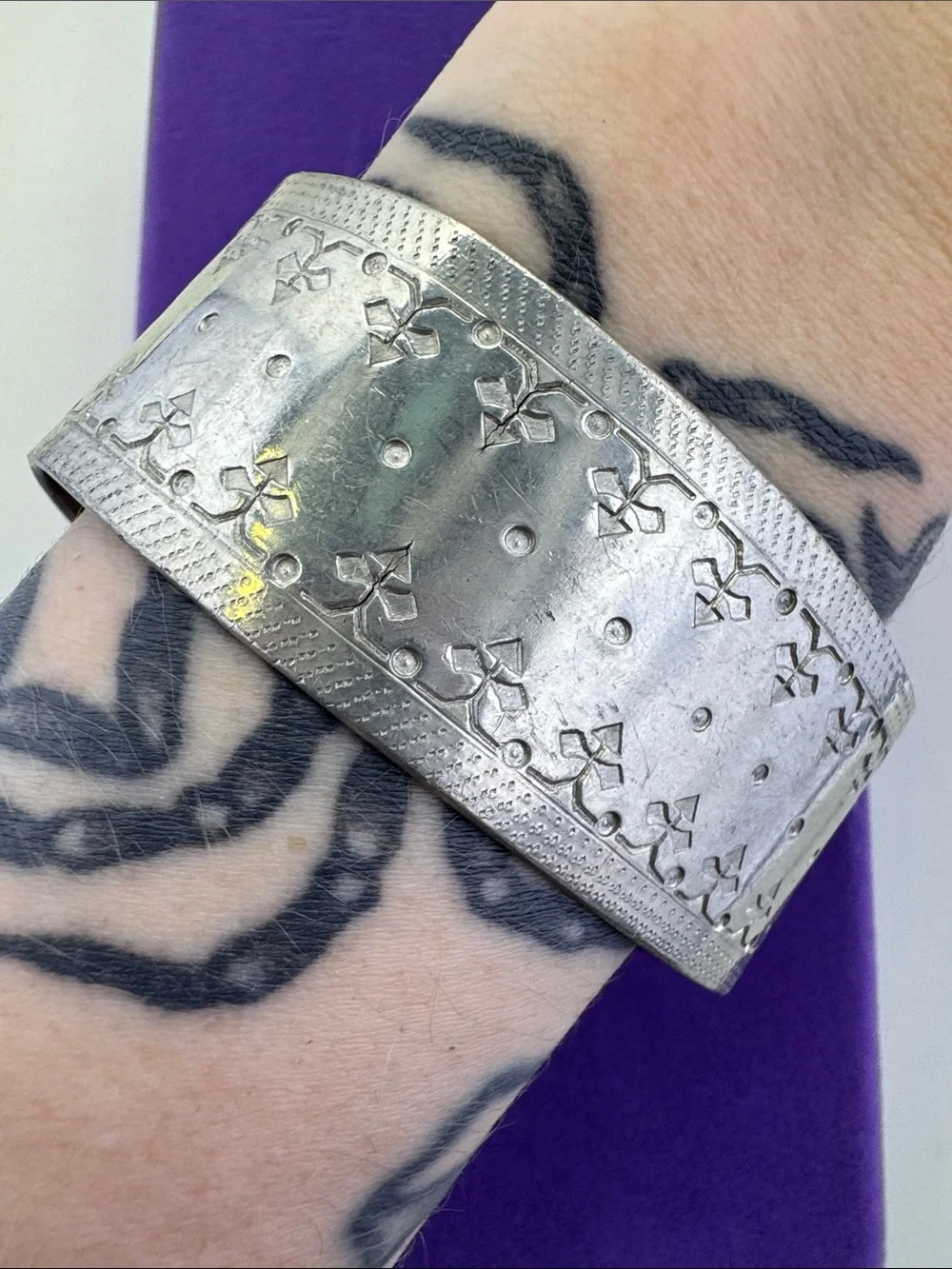 💛 Handmade Silver Tone Fountain Of Dornoch Sutherland Wide Cuff Bracelet - Picture 7 of 7